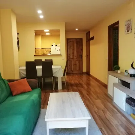 Apartment Con Jardin Isard 1