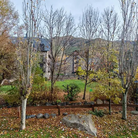 Calideza Inigualable- Rustico, Eficiente Y Con Jardin - Isard 1 Appartamento